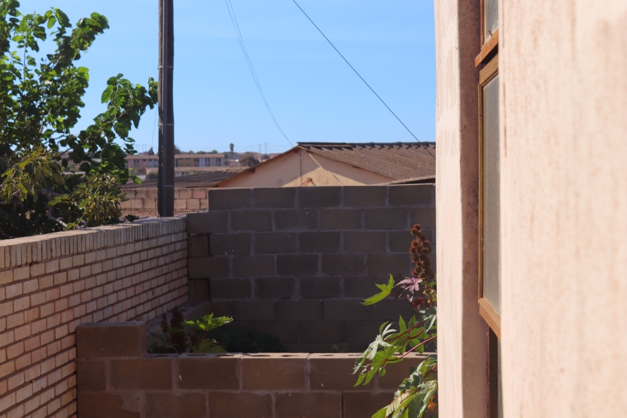 4 Bedroom Property for Sale in Louwville Western Cape